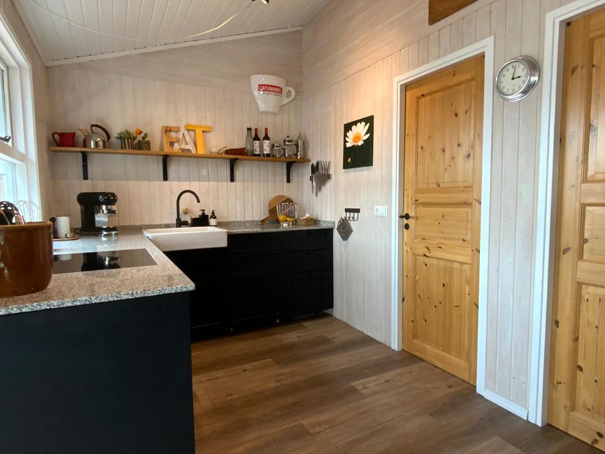 Bakkakot Lake Side Lodge Селфосс Экстерьер фото
